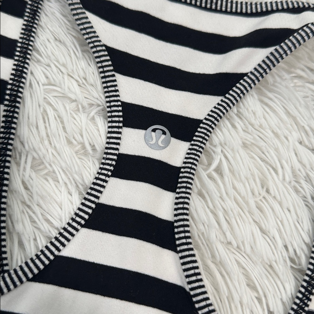 🦢 Lululemon Racerback Tank Top - Picture 3 of 3